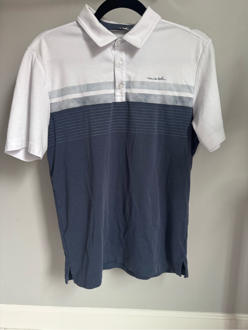 Travis Mathew White and Navy Striped Colorblock Performance Golf Polo Mens Small